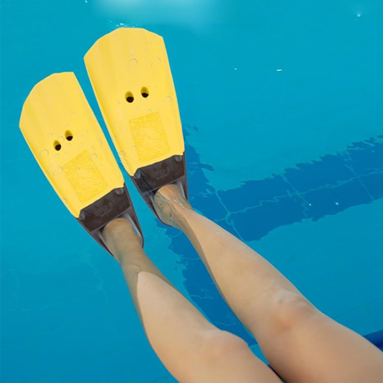 Lightweight natural rubber adult diving fins