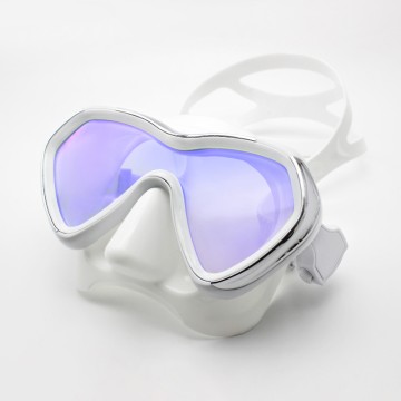 Adult diving mask with anti-ultraviolet polarized lenses