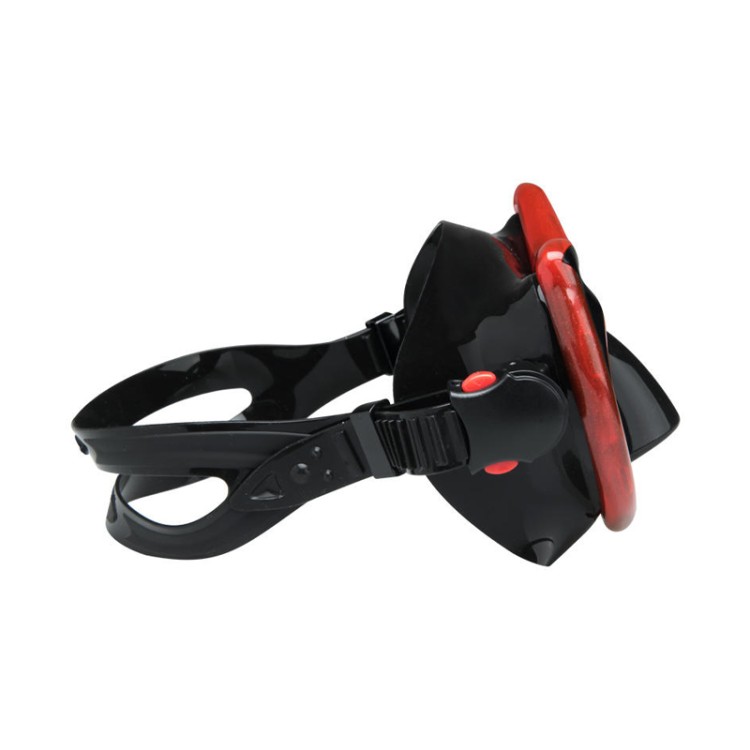 Comfortable and wide field of view adult diving mask