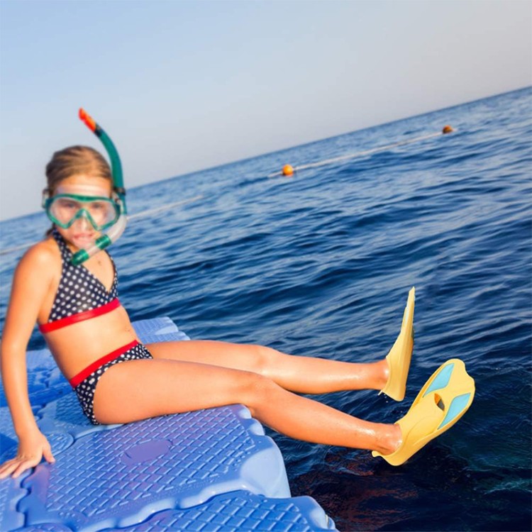 Comfortable and non-slip short children's diving fins