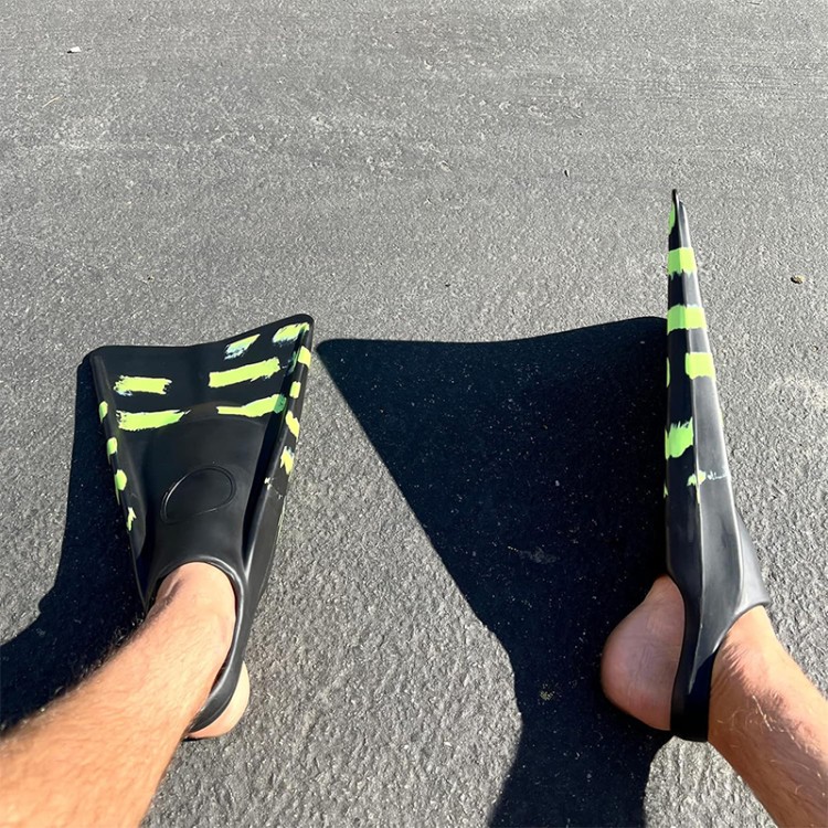 Short blade hydrodynamic children's diving fins